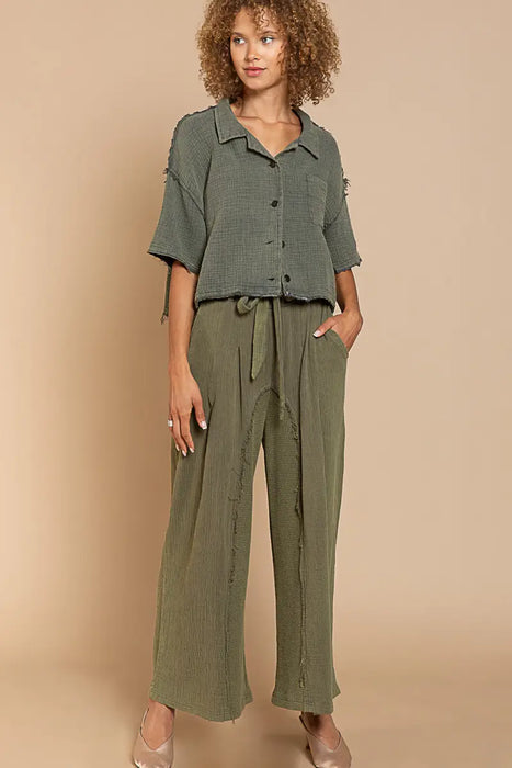 Button down short sleeve cropped casual woven shirt In Olive